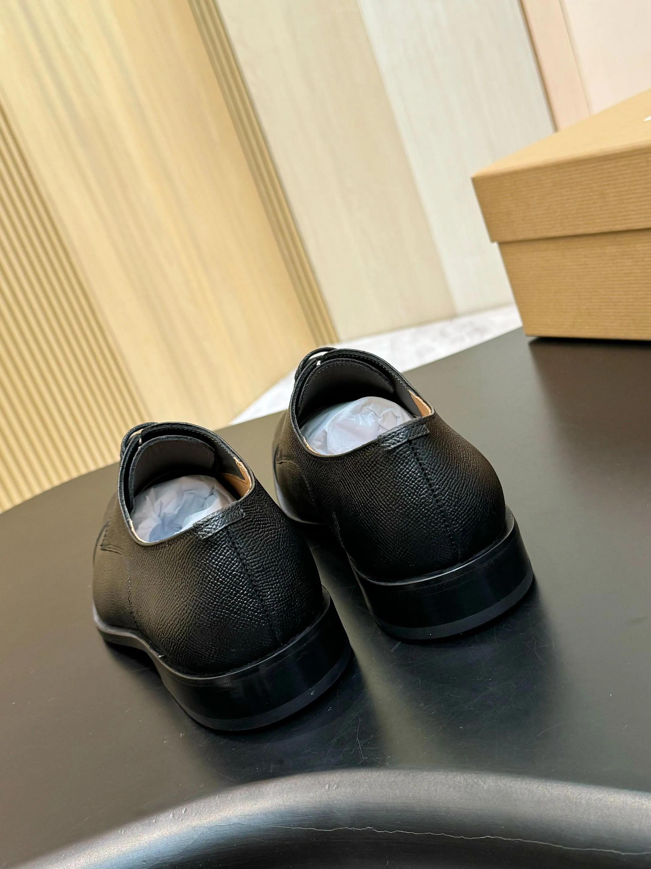 [CL red sole shoes] Top P: 1020💰 Size 39-44 (⚠️38.45.46.47 custom-made, non-returnable and non-exchangeable) 🆑High-end men's business formal leather shoes, original authentic top quality goods ••✅💯 Top original order purchasing agent! Original imported patterned cowhide ➕Imported cowhide lining ➕Cowhide feet ➕Original leather outsole~🉑️Feel free to compare the authentic ones!